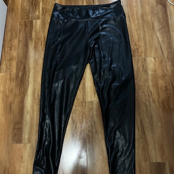 Fleece lined pleather pants - Picture 2 of 2